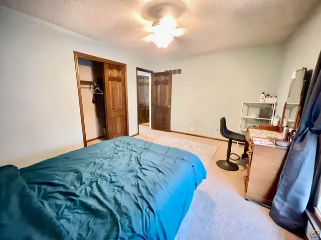 $289,900 | 759 Southwest Prairie Court, Topeka, KS 66606