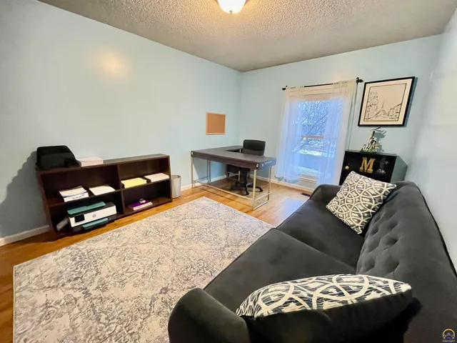 $289,900 | 759 Southwest Prairie Court, Topeka, KS 66606