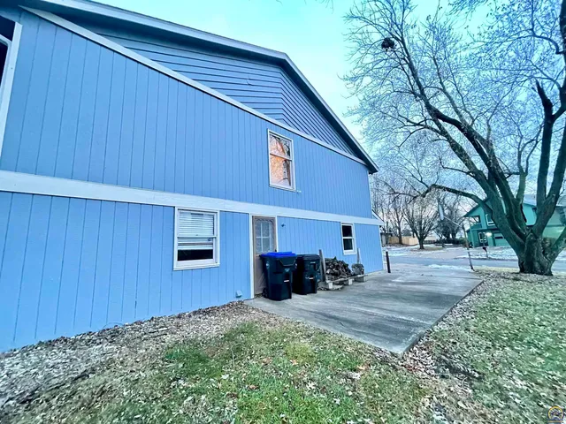 $289,900 | 759 Southwest Prairie Court, Topeka, KS 66606