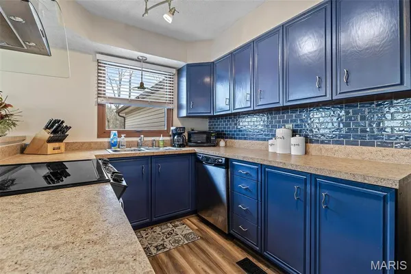 $255,000 | 5527 Pierre Court, St. Louis, MO 63128