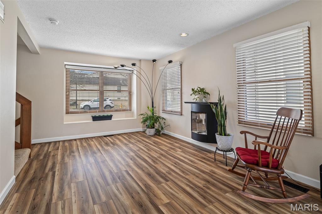 5527 Pierre Court St. Louis, MO 63128 - Photo 8 of 34