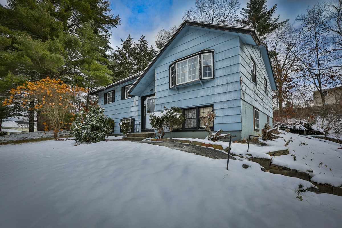 236 Harris Road Nashua, NH 03062 - Photo 2 of 16