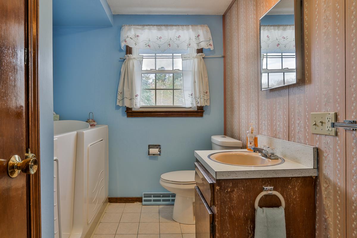 236 Harris Road Nashua, NH 03062 - Photo 15 of 16