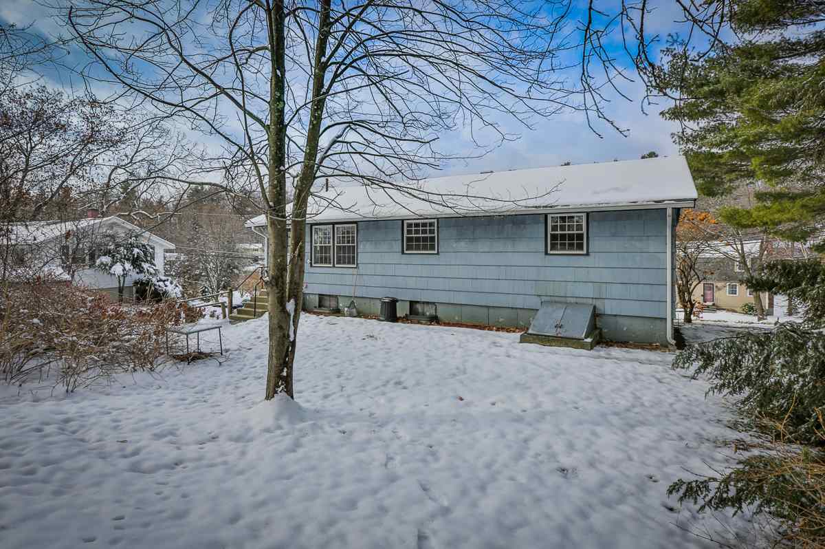 236 Harris Road Nashua, NH 03062 - Photo 4 of 16