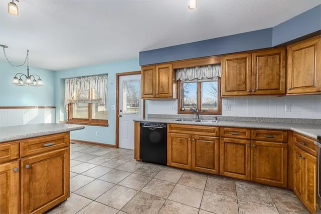 $495,000 | 20230 168th Street, Basehor, KS 66007