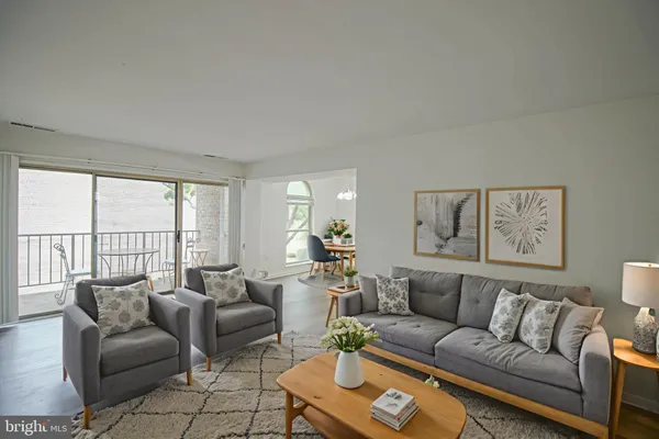 $2,200 | 6 Canterbury Square, Unit 301, Alexandria, VA 22304