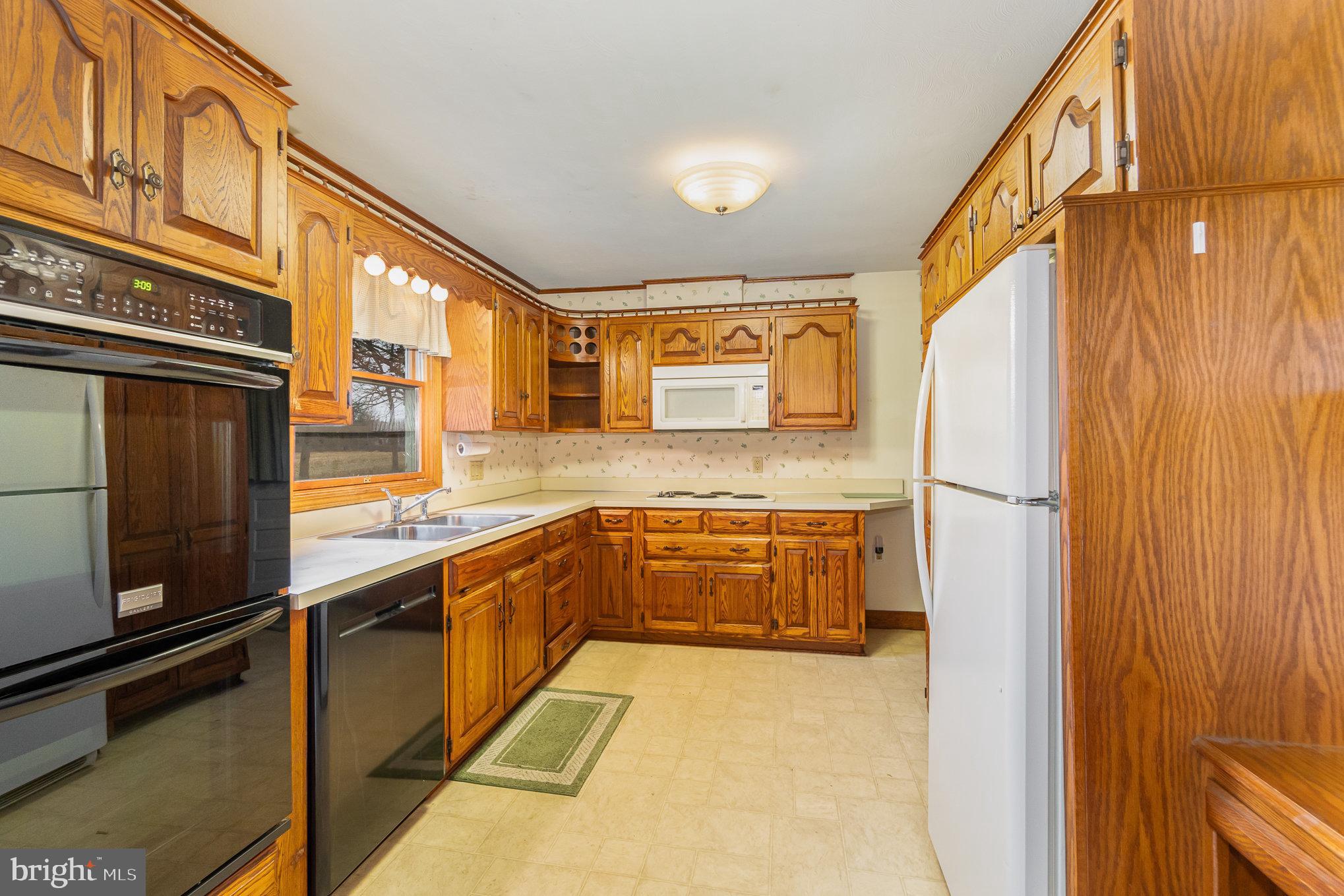 1528 Linden Road Chambersburg, PA 17202 - Photo 3 of 29 Gallery Image 3