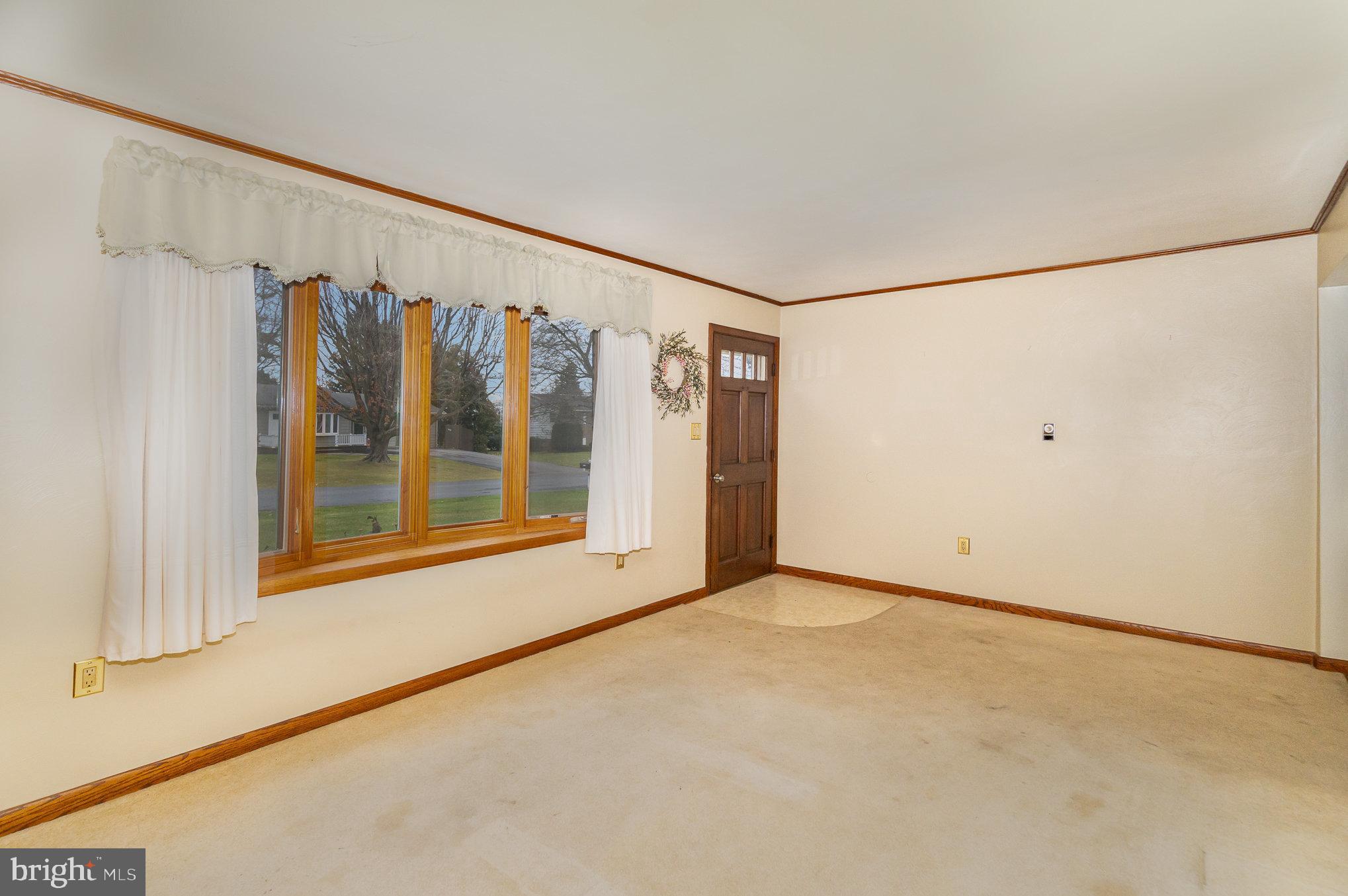 1528 Linden Road Chambersburg, PA 17202 - Photo 6 of 29 Gallery Image 6
