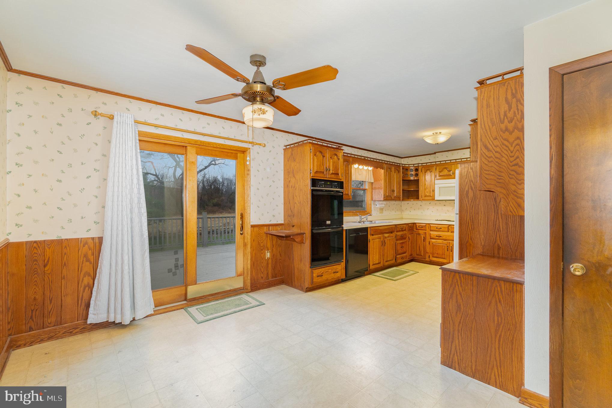 1528 Linden Road Chambersburg, PA 17202 - Photo 7 of 29 Gallery Image 7