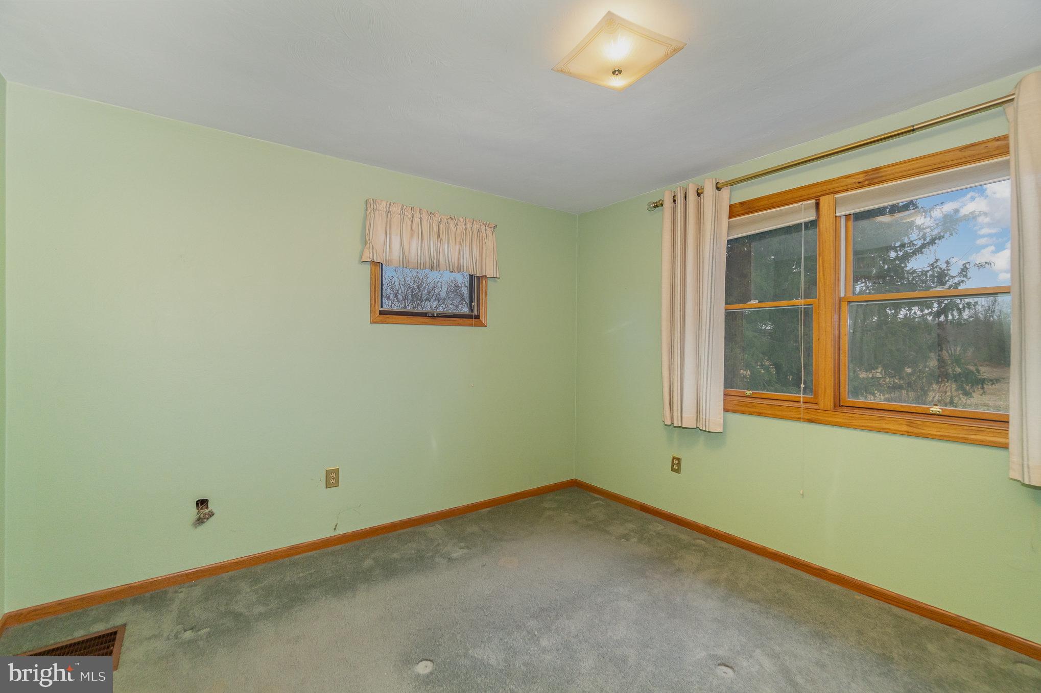 1528 Linden Road Chambersburg, PA 17202 - Photo 9 of 29 Gallery Image 9