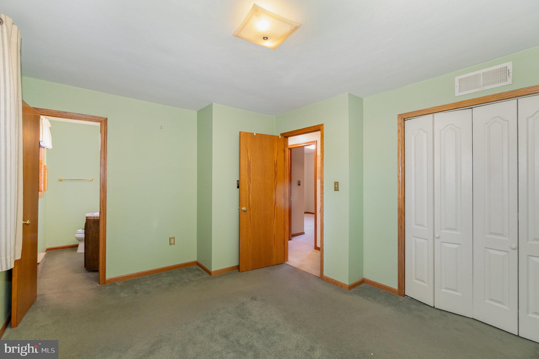 1528 Linden Road Chambersburg, PA 17202 - Photo 10 of 29 Gallery Image 10