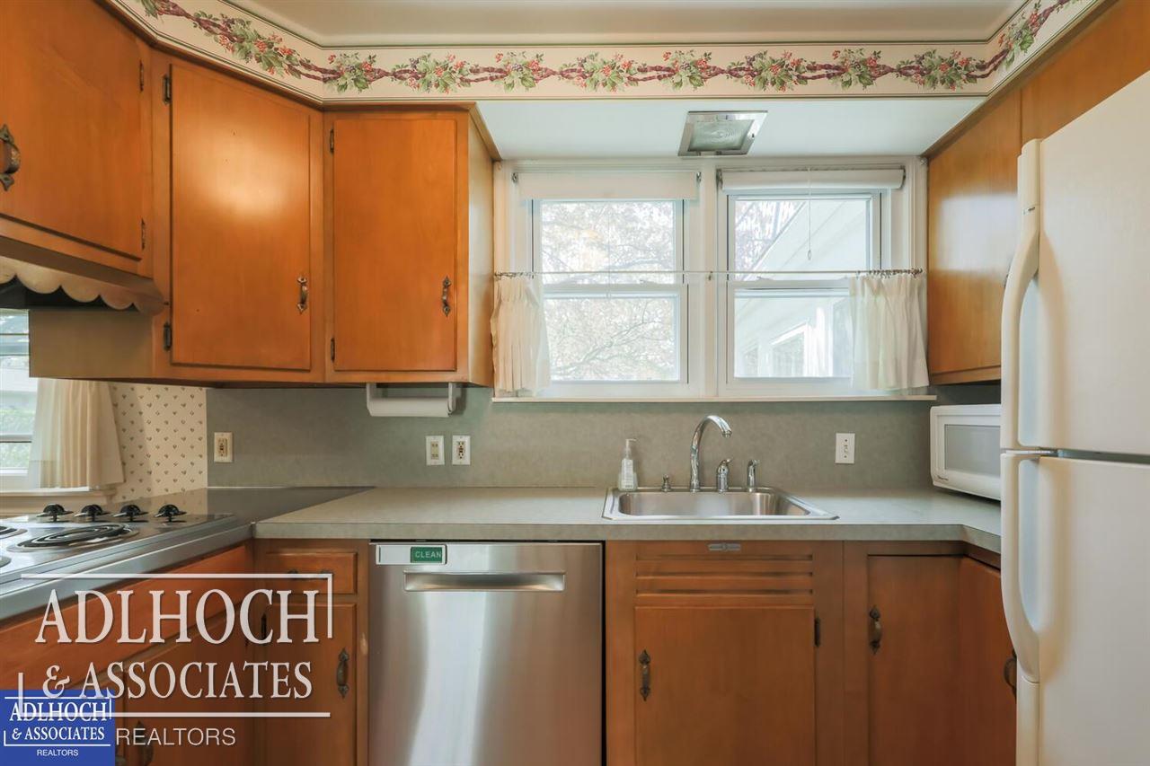 1395 Hampton Road Grosse Pointe, MI 48236 - Photo 12 of 29 50073760-12.JPG