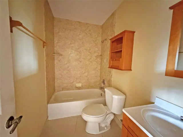 $2,350 | 5601 Northwest 2nd Avenue, Unit 325, Boca Raton, FL 33487