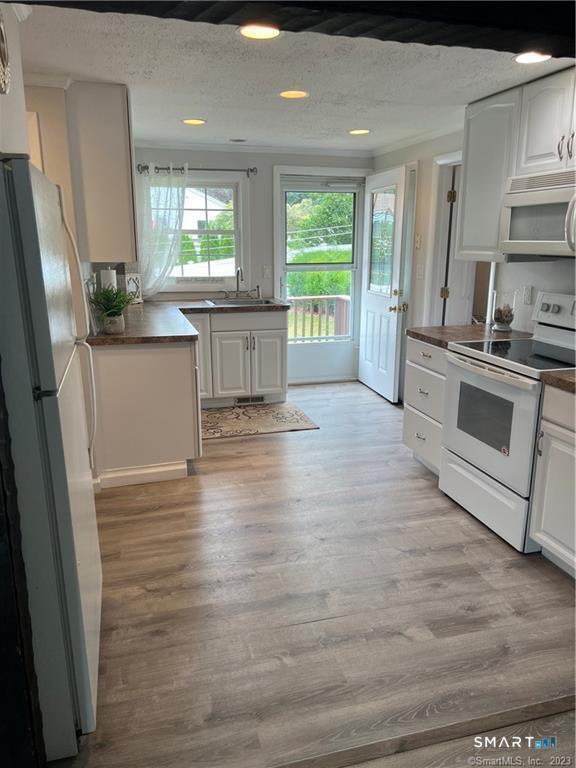 16 Clearwater Road Old Saybrook, CT 06475 - Photo 5 of 12