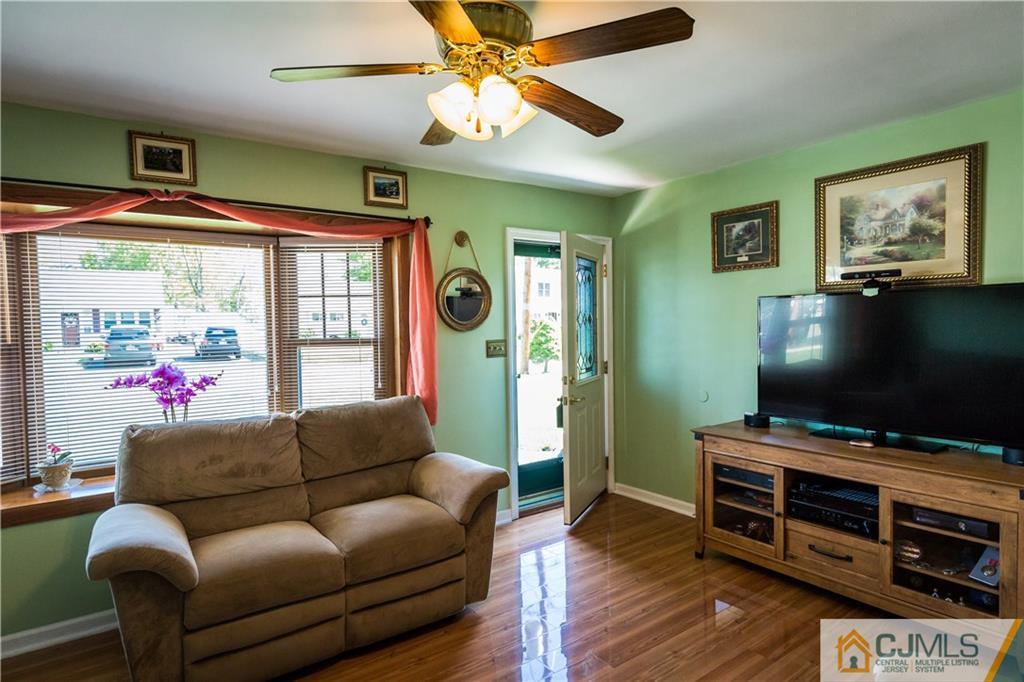 20 Rosewood Road Edison, NJ 08817 - Photo 3 of 24 Gallery Image 3