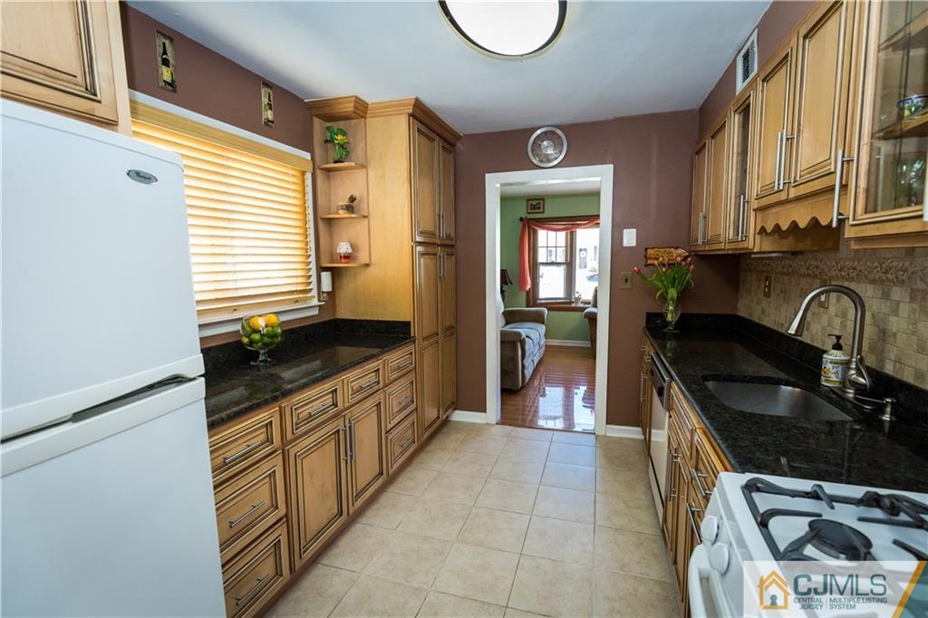 20 Rosewood Road Edison, NJ 08817 - Photo 6 of 24 Gallery Image 6
