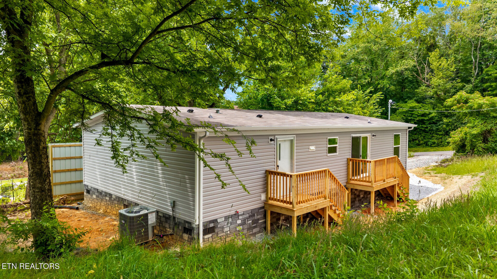 591 Freeman Avenue Newport, TN 37821 - Photo 1 of 23 591 3