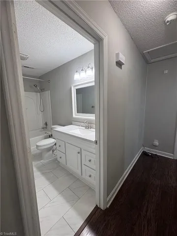 $1,600 | 204 Bingham Street, Greensboro, NC 27401