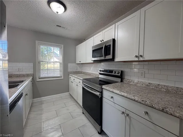 $1,600 | 204 Bingham Street, Greensboro, NC 27401