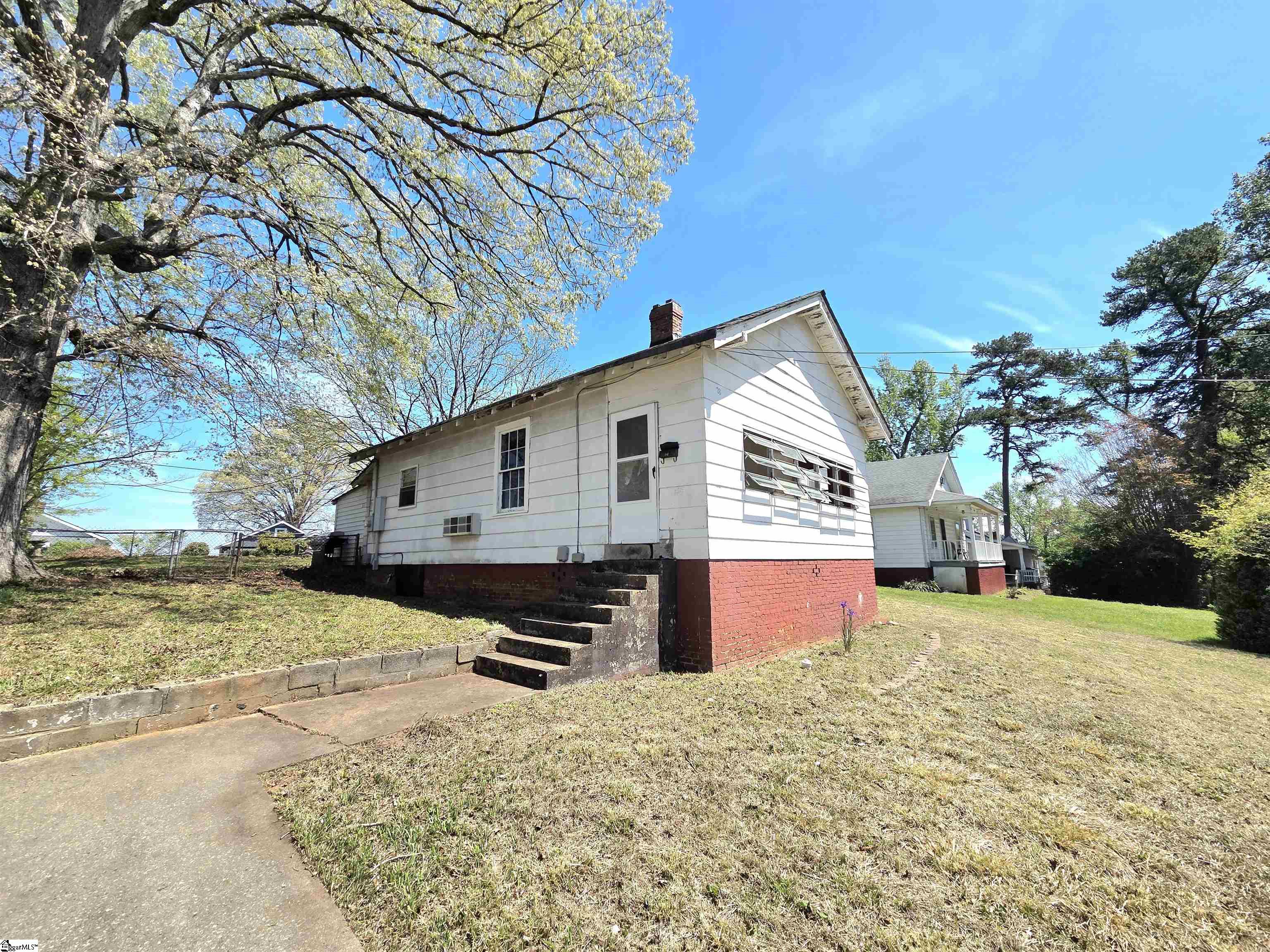 28 Circle Street Travelers Rest, SC 29690 - Photo 2 of 29
