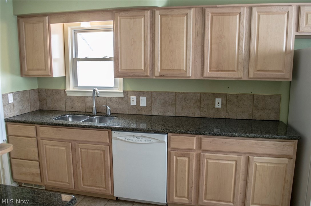 1319 Argonne Road Cleveland, OH 44121 - Photo 2 of 20 Gallery Image 2
