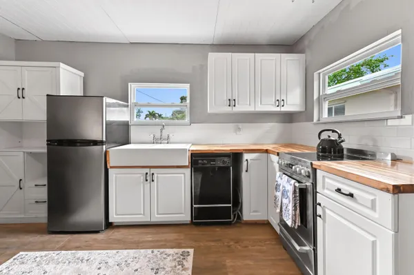 $699,900 | 1560 Roy Drive, West Palm Beach, FL 33415