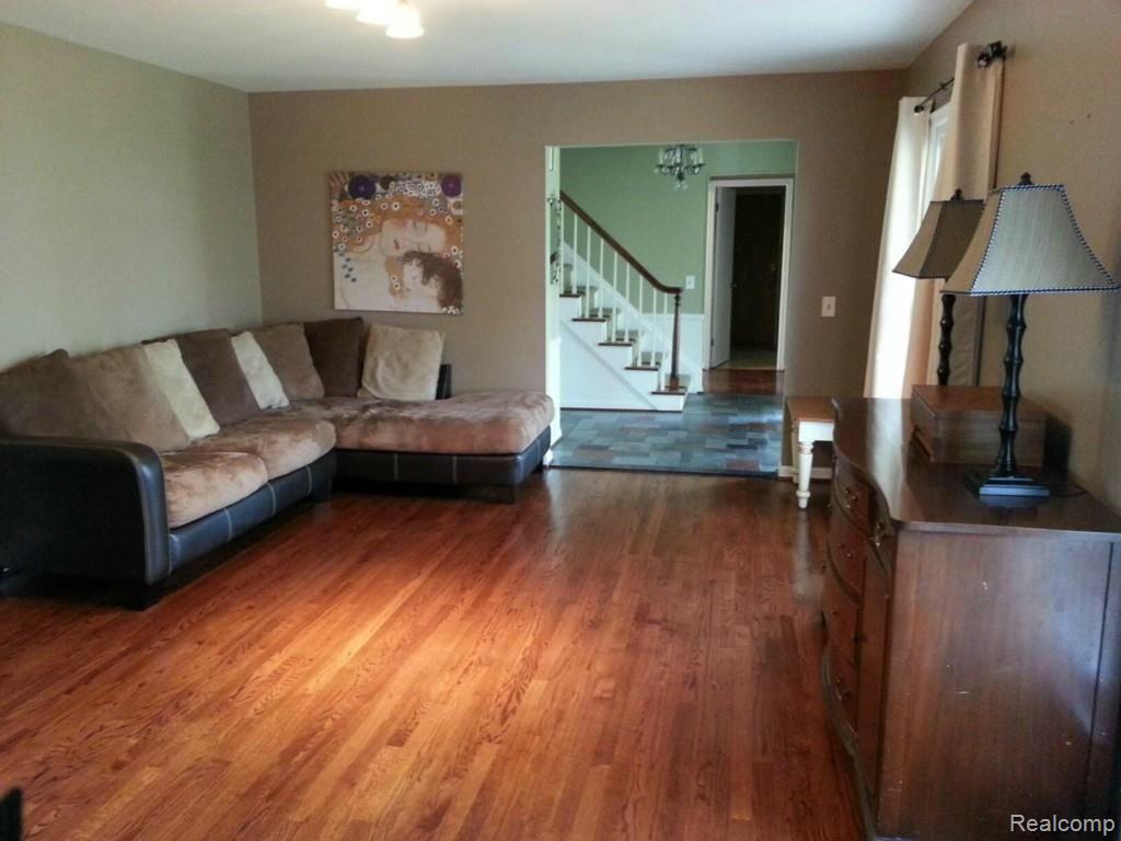 5876 Raven Road Bloomfield Hills, MI 48301 - Photo 3 of 12 photo 3.jpg