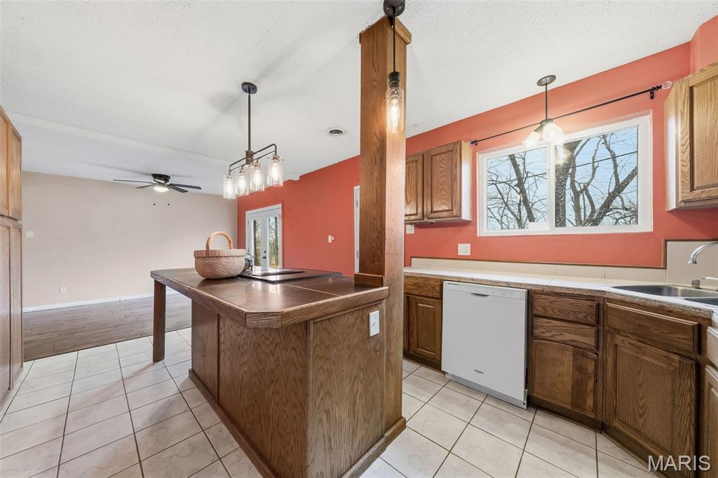 1227 Teson Road Hazelwood, MO 63042 - Photo 11 of 24