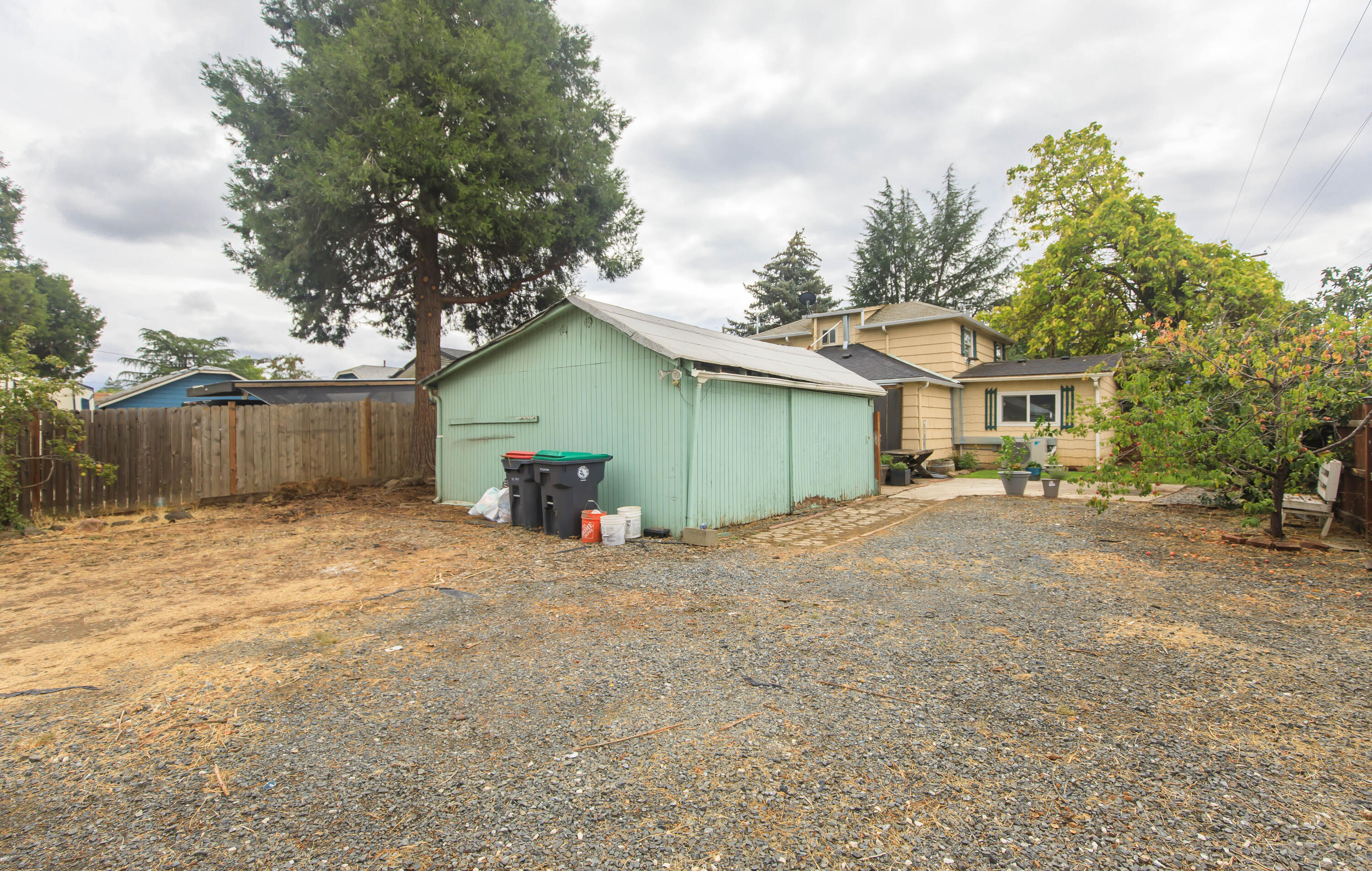 854 West 2nd Street Medford, OR 97501 - Photo 37 of 39 36