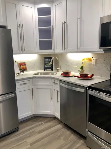 $3,345 | 425 Newbridge Road, Unit 30, East Meadow, NY 11554