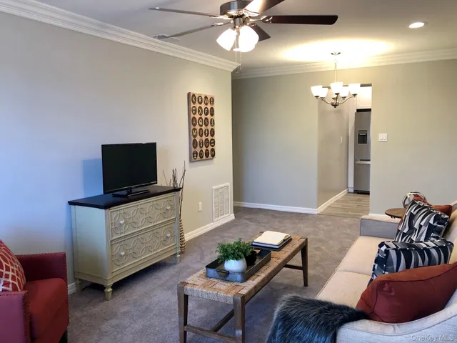 $3,345 | 425 Newbridge Road, Unit 30, East Meadow, NY 11554