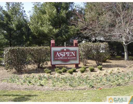 a sign that is sitting on a brick wall