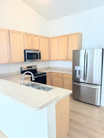 $2,000 | 138 Bertram Drive, Unit M, Yorkville, IL 60560