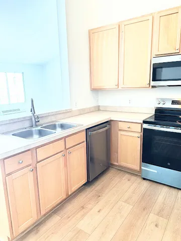 $2,000 | 138 Bertram Drive, Unit M, Yorkville, IL 60560