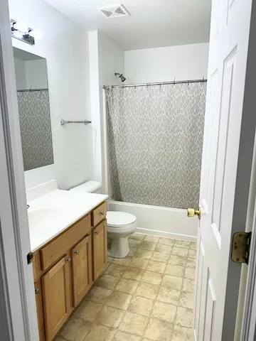 $2,000 | 138 Bertram Drive, Unit M, Yorkville, IL 60560