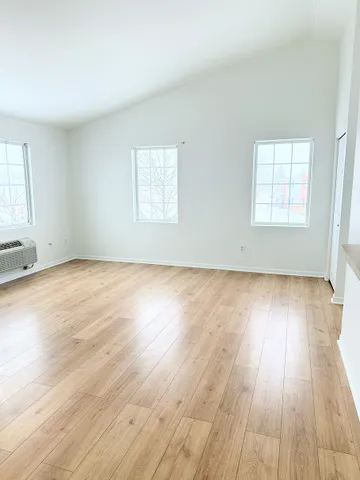 $2,000 | 138 Bertram Drive, Unit M, Yorkville, IL 60560