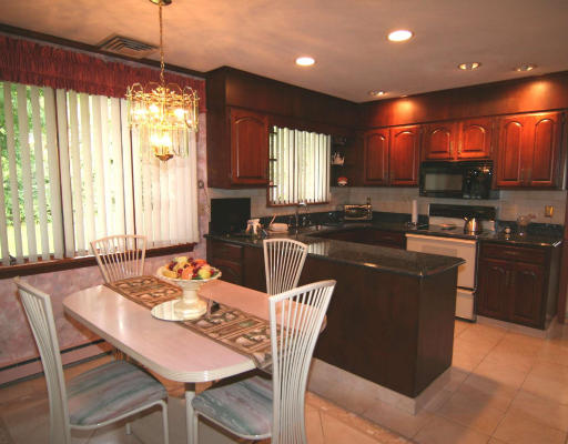 19 Lawndale Road Stoneham, MA 02180 - Photo 7 of 19 Gallery Image 7