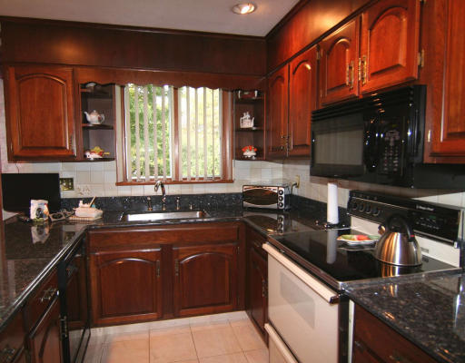 19 Lawndale Road Stoneham, MA 02180 - Photo 8 of 19 Gallery Image 8