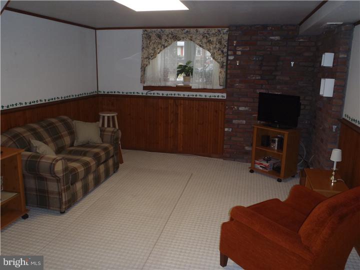 1018 Howard Road Warminster, PA 18974 - Photo 11 of 25 Family Room