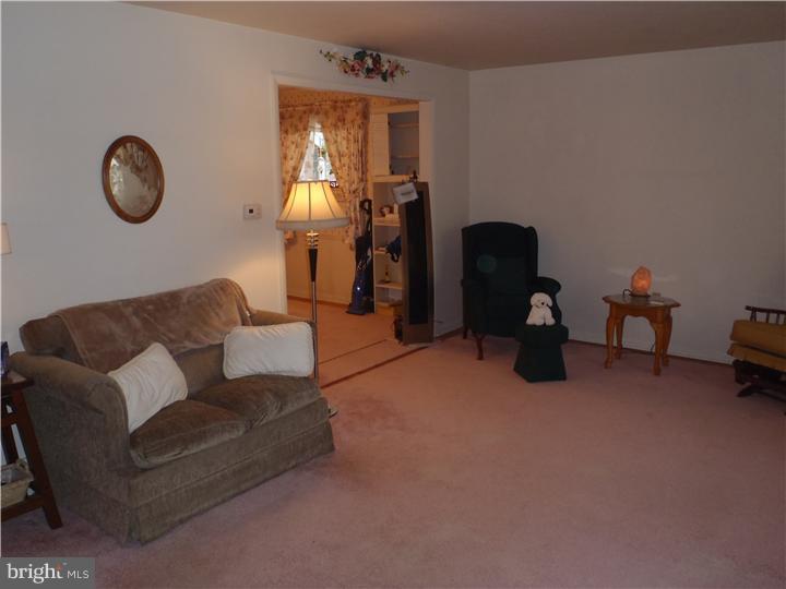 1018 Howard Road Warminster, PA 18974 - Photo 4 of 25 Living Room