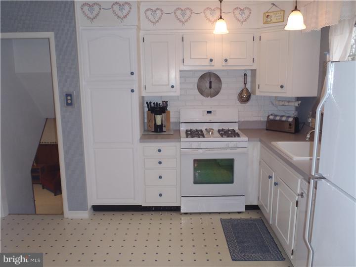 1018 Howard Road Warminster, PA 18974 - Photo 9 of 25 Kitchen