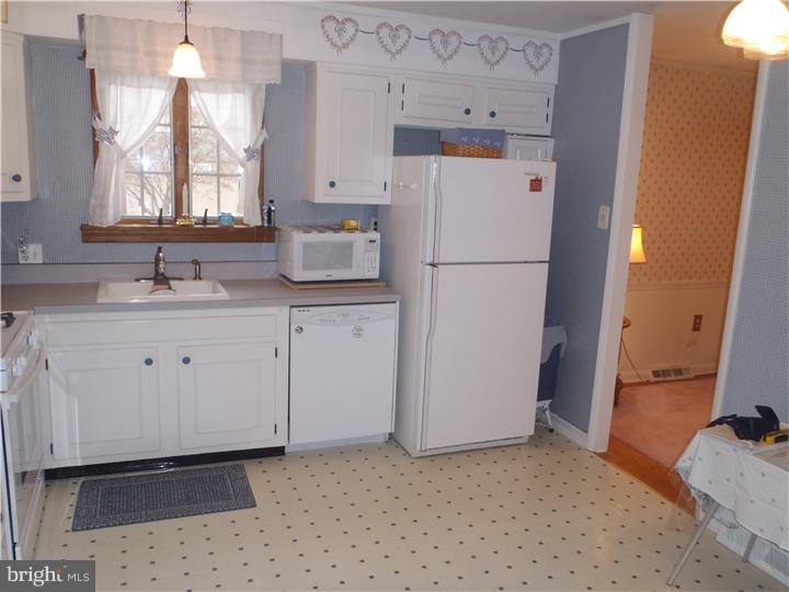 1018 Howard Road Warminster, PA 18974 - Photo 10 of 25 Kitchen