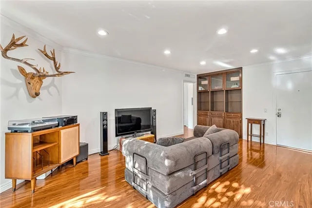 $580,000 | 601 East Orange Grove Avenue, Unit 106, Burbank, CA 91501