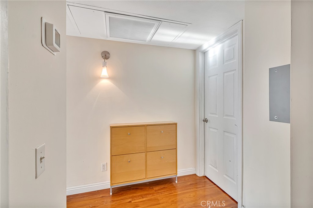 601 East Orange Grove Avenue, Unit 106 Burbank, CA 91501 - Photo 22 of 27 a view of an empty room