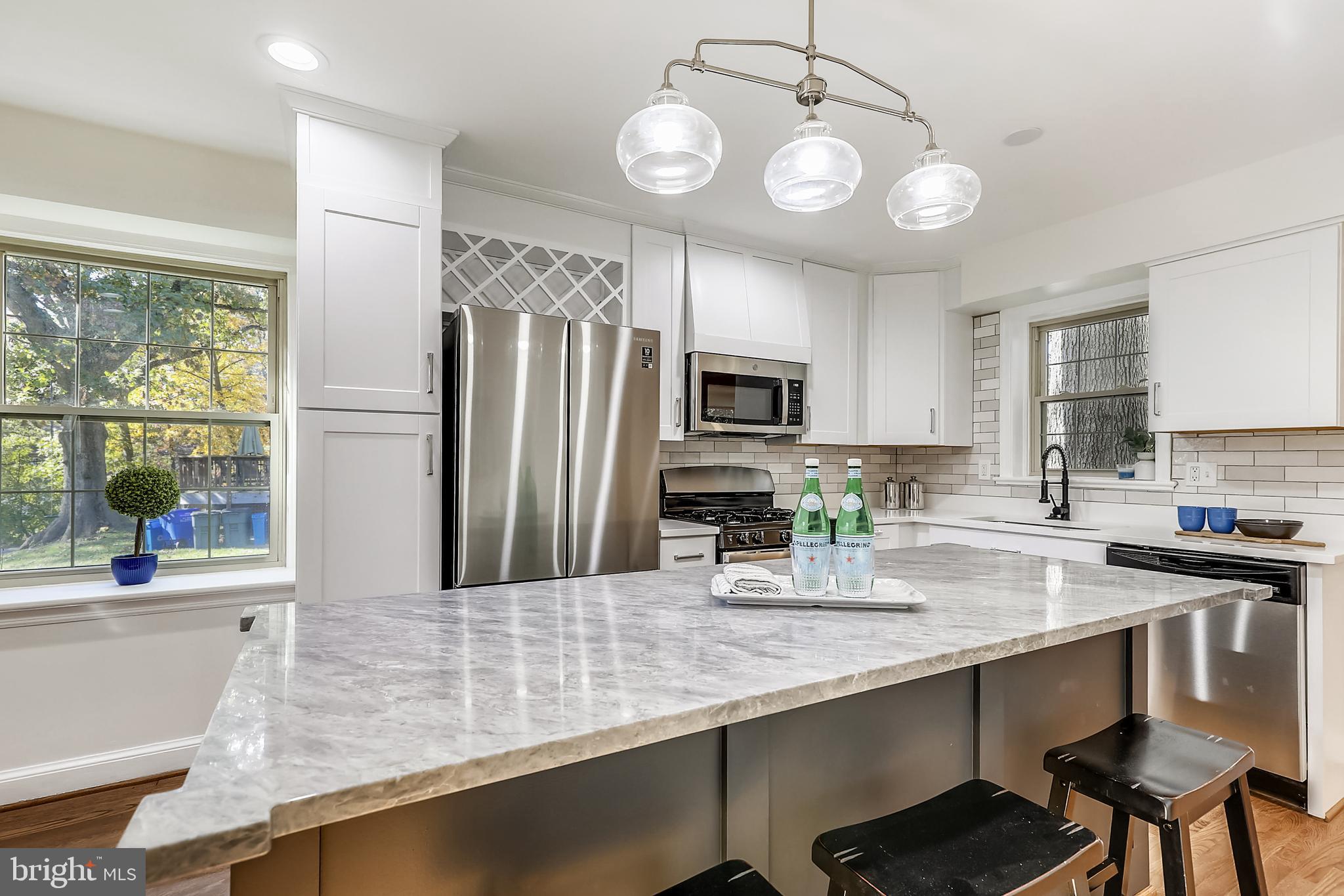303 Penwood Road Silver Spring, MD 20901 - Photo 4 of 44 Large Island with Arebescato Hard Marble Counters