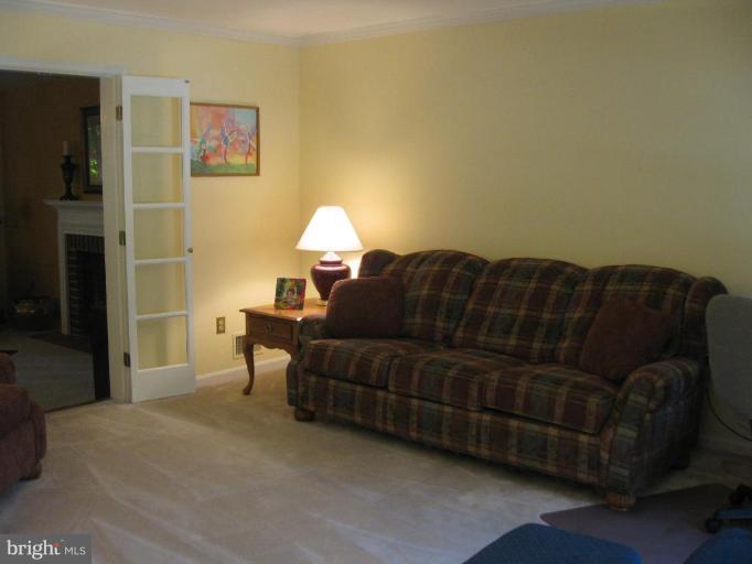 10 Little River Road Laurel, MD 20724 - Photo 2 of 17 Living Room