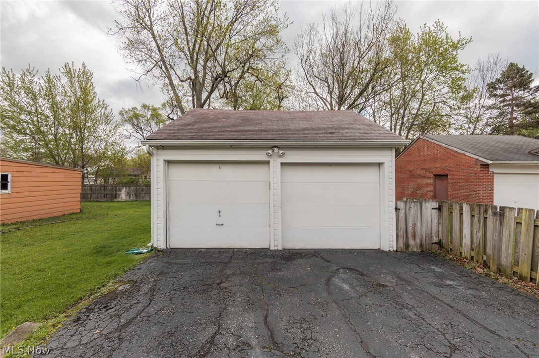1551 Winchester Road Cleveland, OH 44124 - Photo 44 of 48