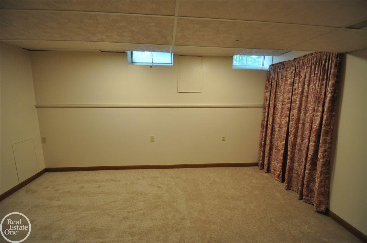 425 Tanglewood Drive Rochester, MI 48309 - Photo 22 of 30 31265421-21.JPG