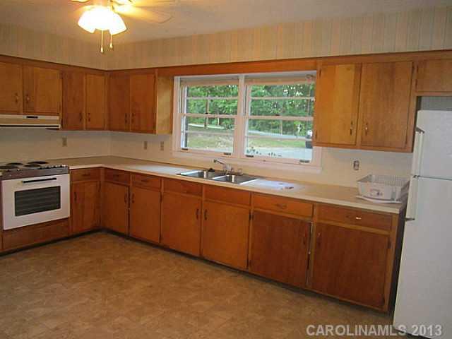 1821 Hart Road Charlotte, NC 28214 - Photo 2 of 11 Gallery Image 2