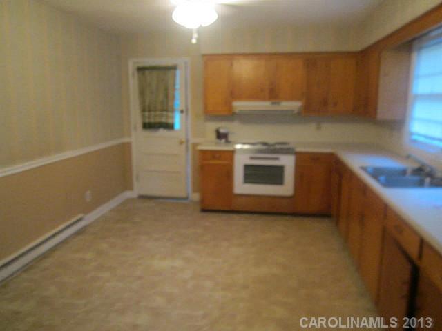 1821 Hart Road Charlotte, NC 28214 - Photo 3 of 11 Gallery Image 3